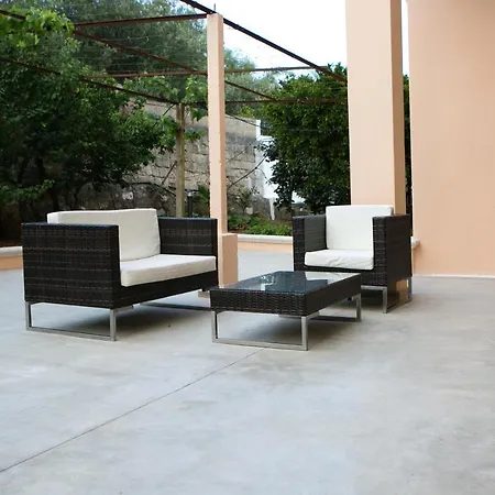 Esclusiva Con Piscina Parabita